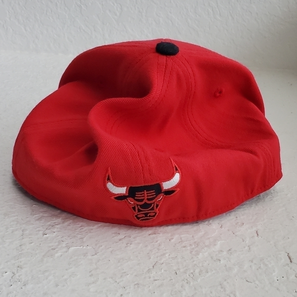 Chicago Bulls Red and Black Snapback Hat - Picture 2 of 10